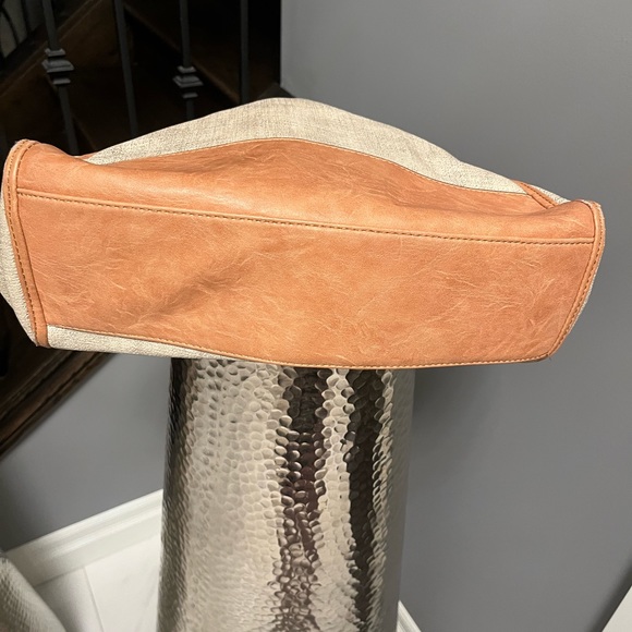 COPY - Sondra Roberts Squared coated linen summer hobo bag with tassel summer c… - Picture 4 of 17